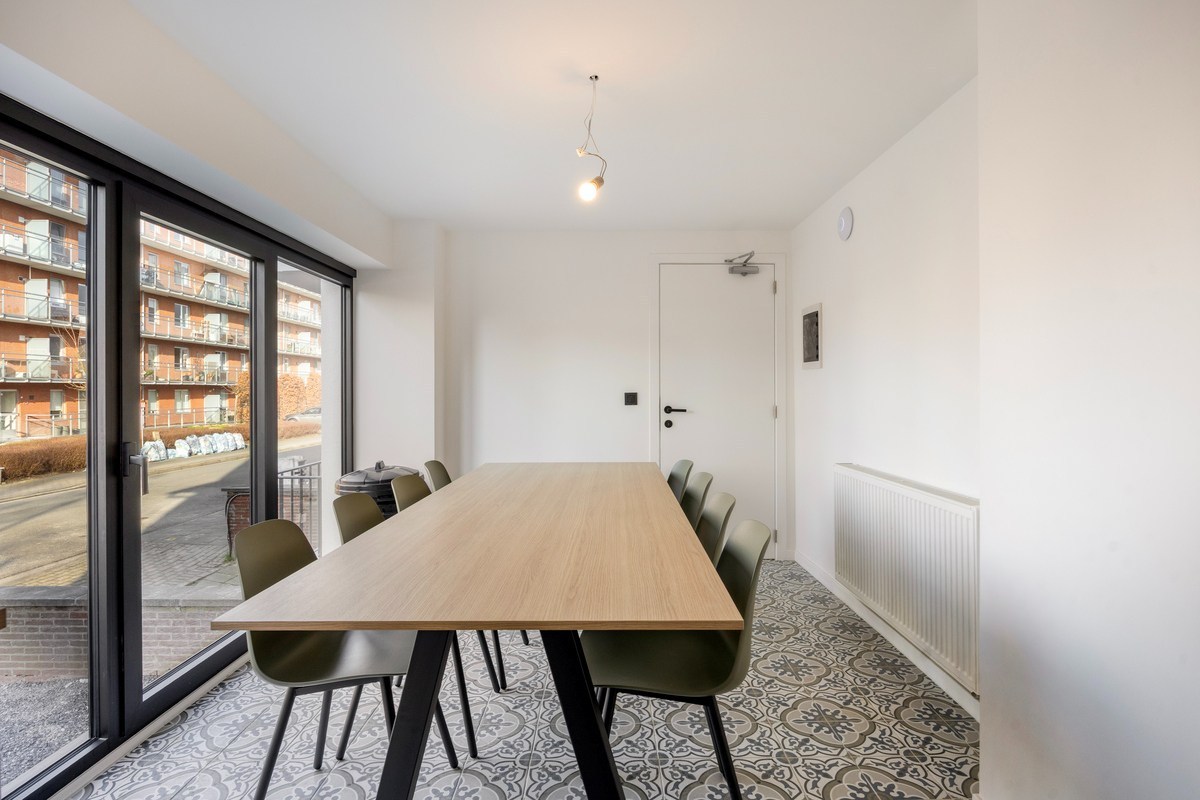 Volledig gerenoveerd en gemeubelde studentenkamer met privé badkamer en gemeenschappelijk terras - EPC A! 