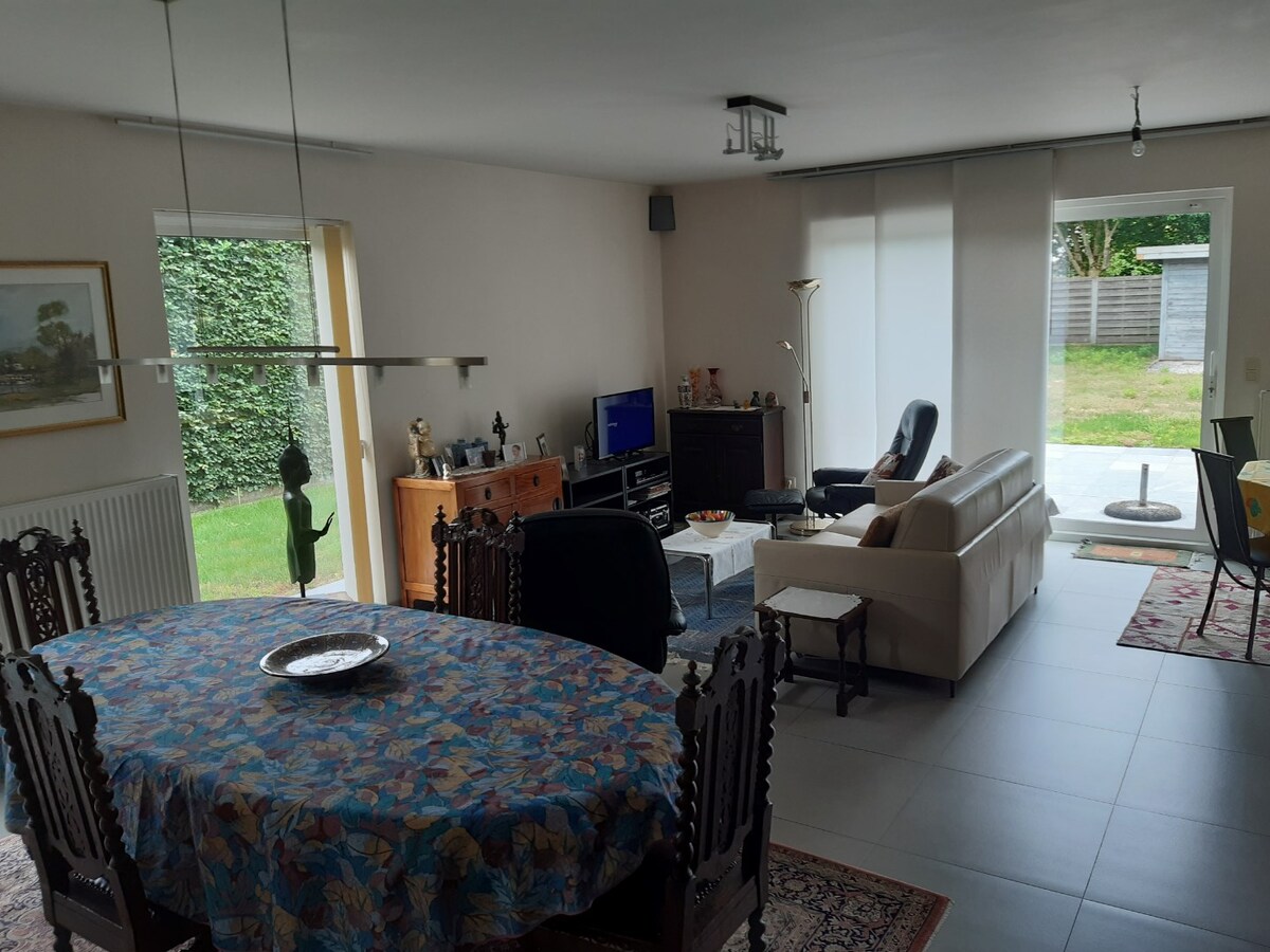 Recente, eigentijdse villa in doodlopende verkaveling ! 