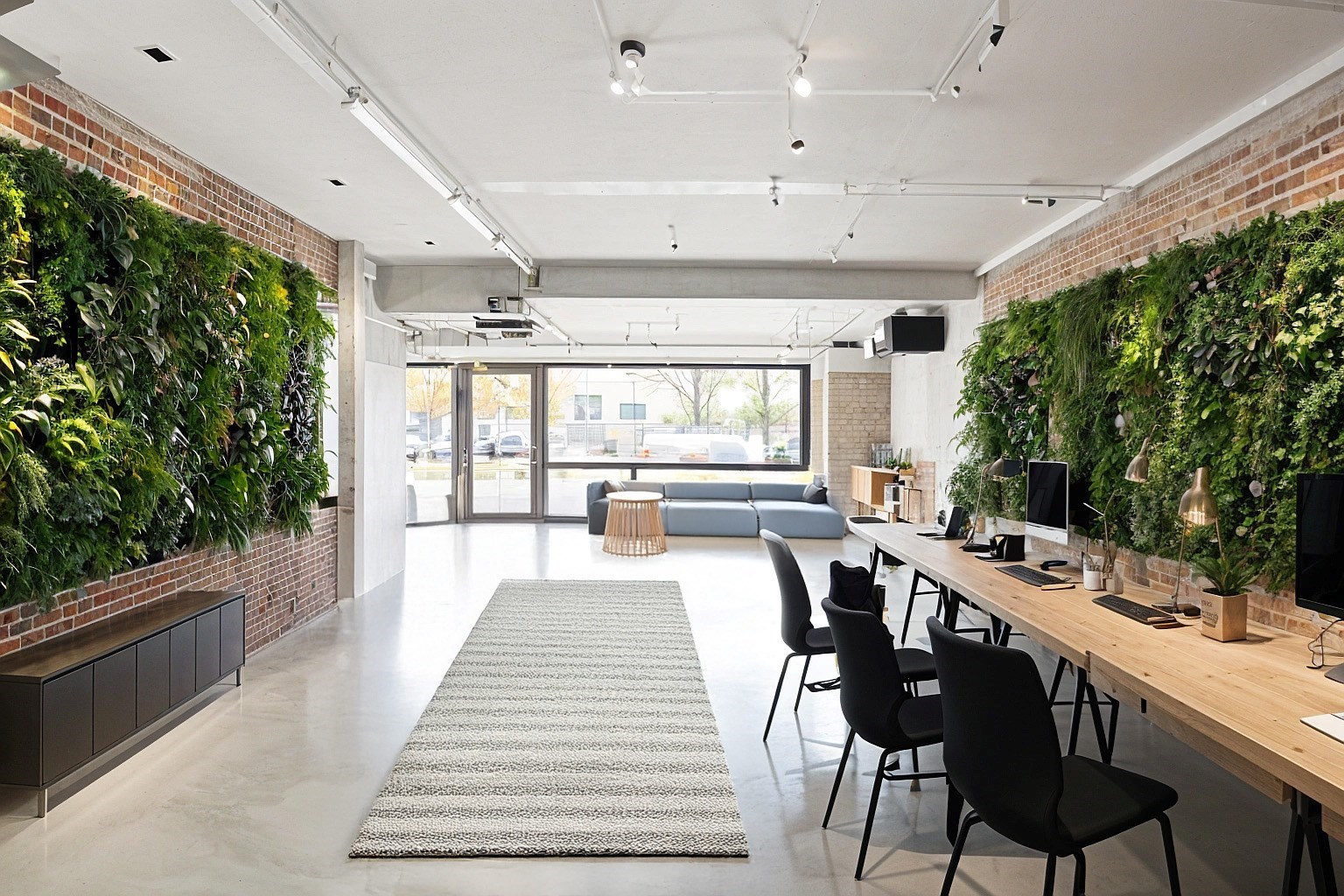 Zichtlocatie als handelspand of kantoorruimte met potentieel! 