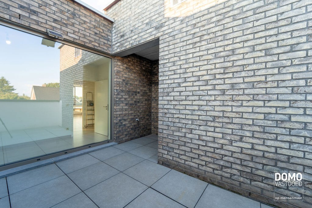 LUXE PENTHOUSE APPARTEMENT VAN 192 M² MET 3 SLAAPKAMERS, 2 TERASSEN, EN ONDERGRONDSE GARAGEBOX IN HASSELT (SINT-LAMBRECHTS-HERK) 