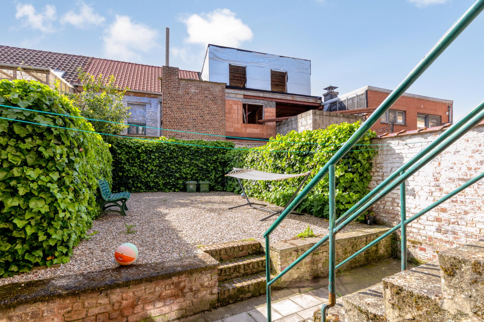 Super gelegen opbrengsteigendom bestaande uit 3 appartementen met tuin in het centrum van Tienen, EPC label C 