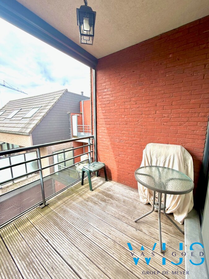 Charmant instapklaar tweeslaapkamer appartement in centrum Ertvelde! 