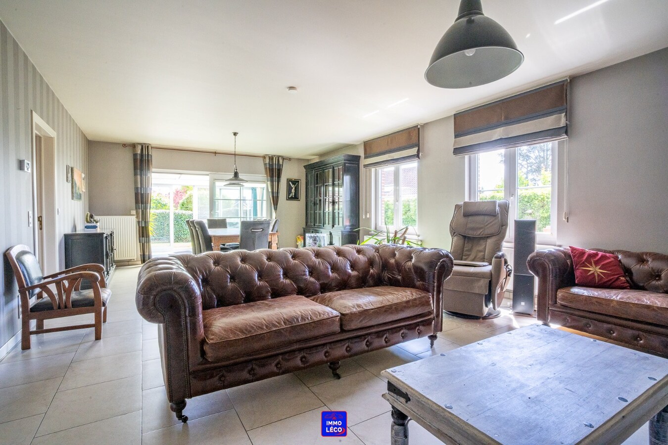 Plain-Pied érigé sur 808m², clos résidentiel prisé, garage et carport, COUP DE COEUR ! 