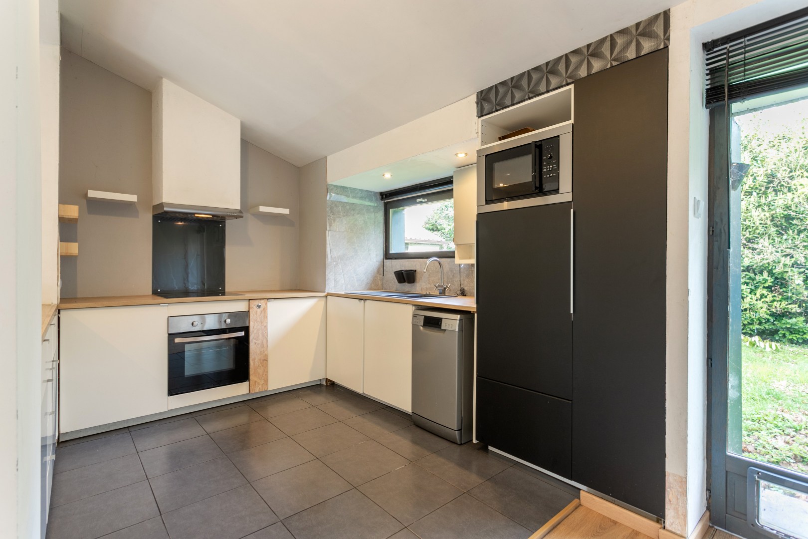 Charmante instapklare bungalow met 3 slaapkamers en garage, gelegen in een rustige en groene woonomgeving 