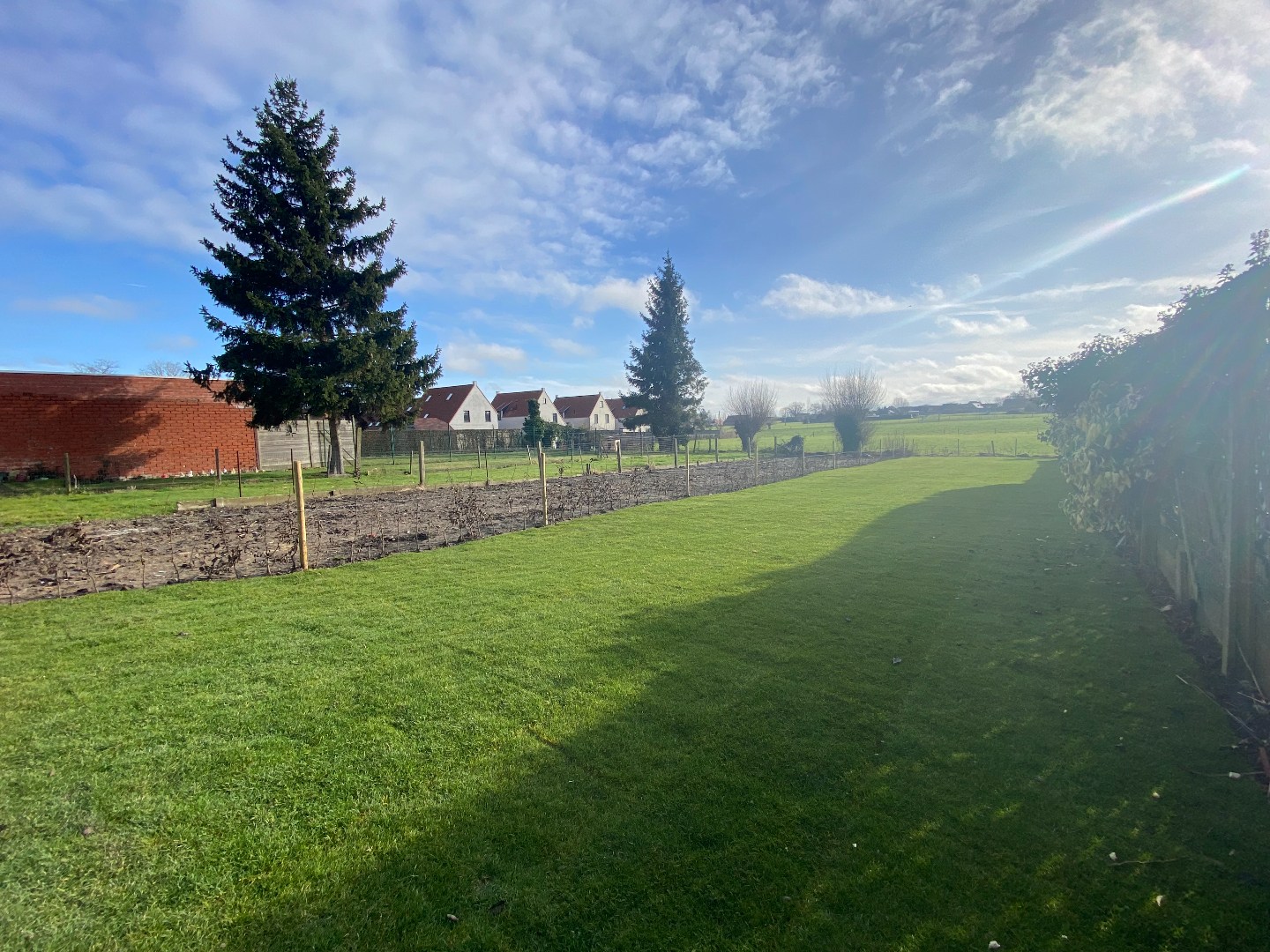 Volledig gerenoveerde centrumwoning in het hartje van Sint-Lodewijk op 442 m²! 