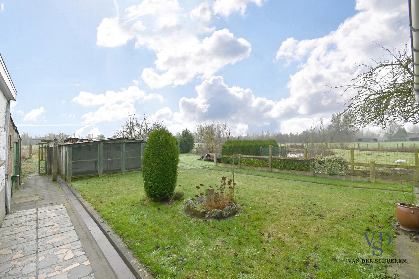 Exceptioneel gelegen eigendom met mogelijkheden! 