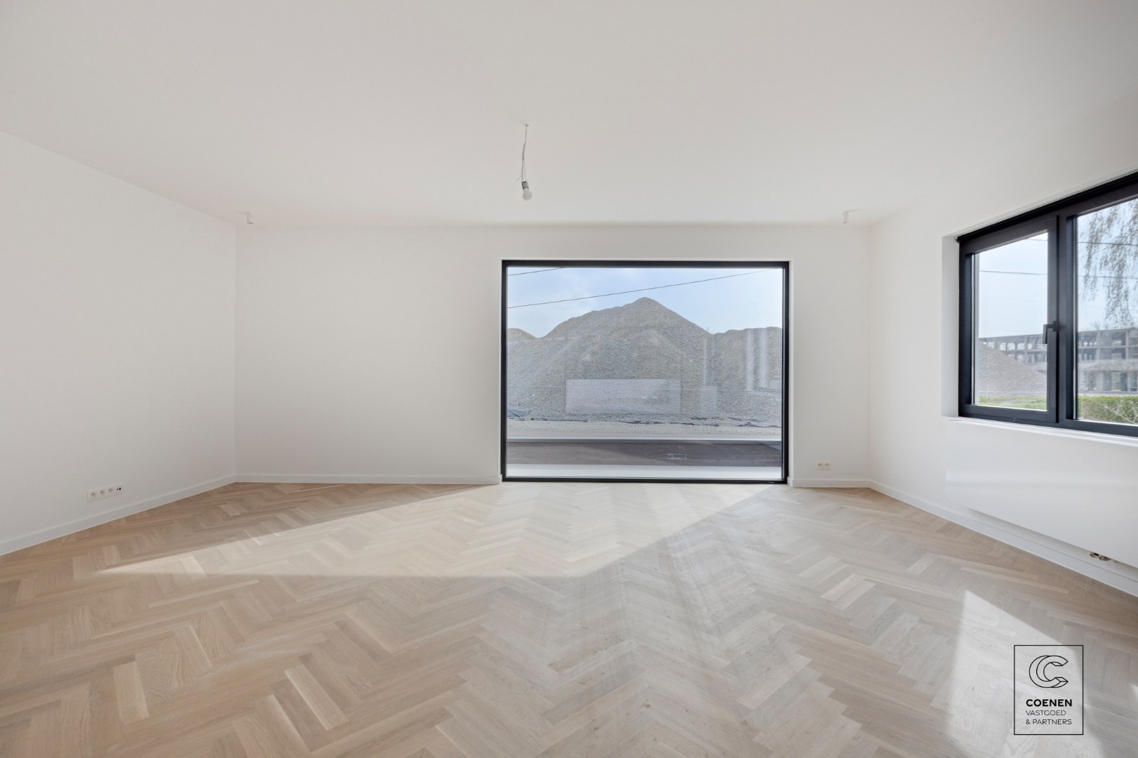 Prachtig gerenoveerde woning met 4 slpk, 2 badkamer en riante tuin op een toplocatie te Rijmenam! 