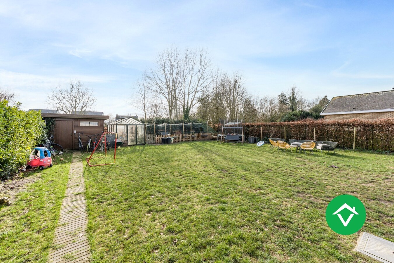 Alleenstaande woning met 5 slaapkamers en garage te Koekelare 