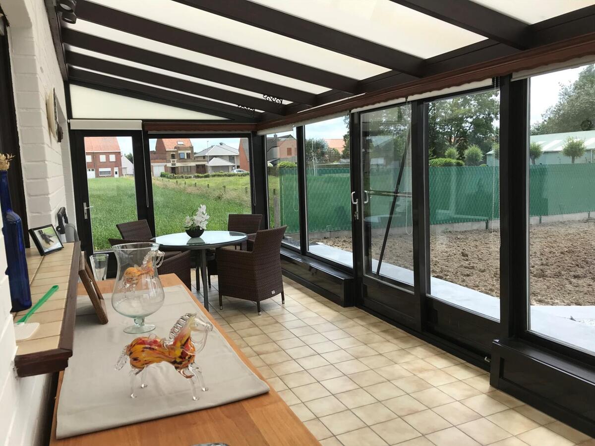 Volledig afgewerkte halfopen woning op zonnig perceel van 525 m² 