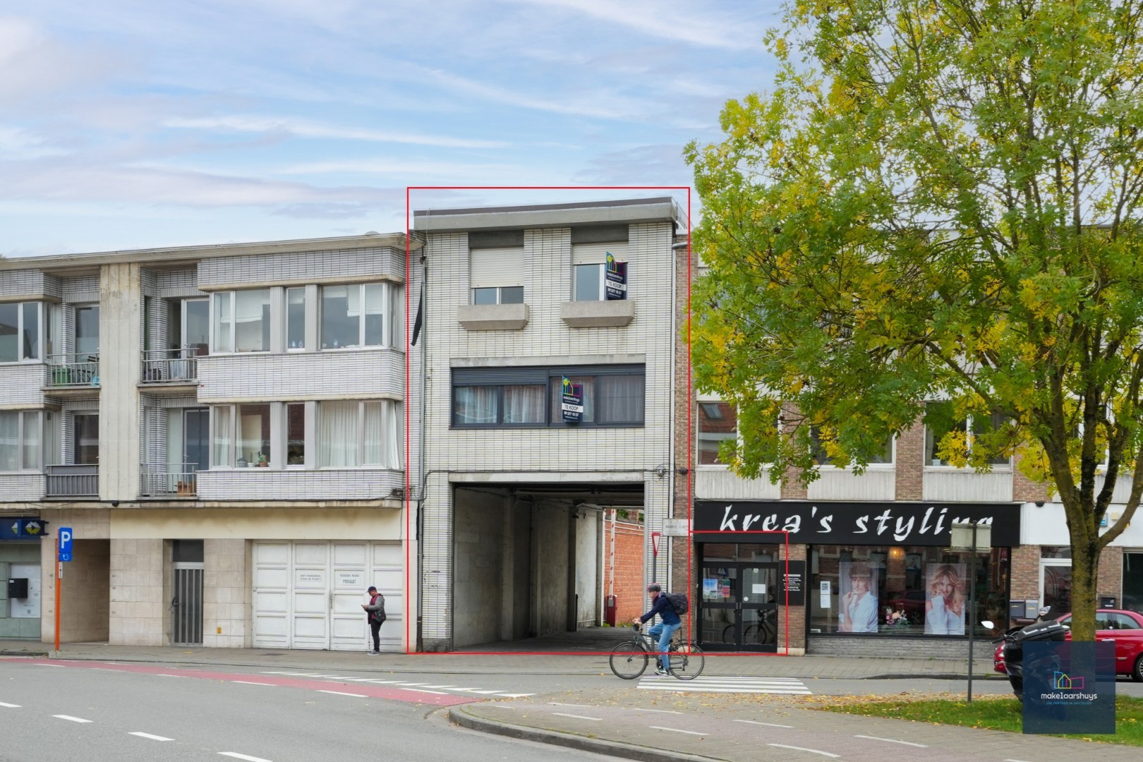 Heel ruime instapklare woning in rij  met zonneterras en 2 staanplaatsen 