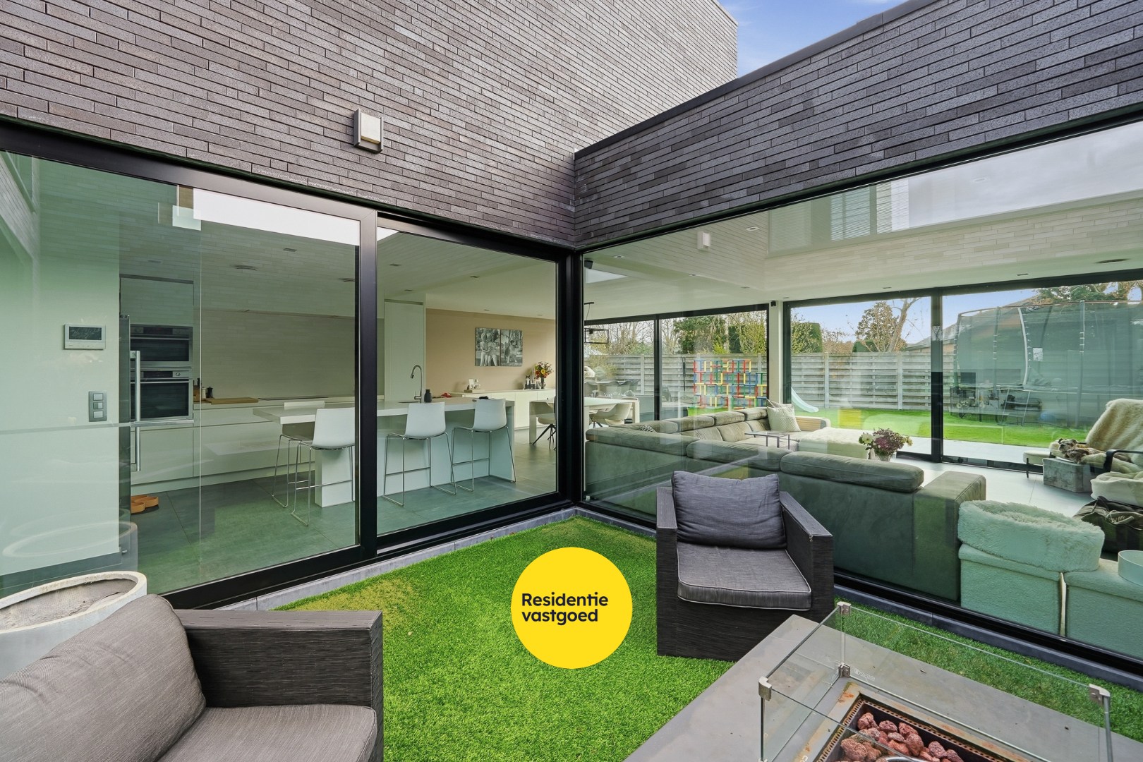 Ruime lichtrijke nieuwbouwvilla in centrum Oudenburg 