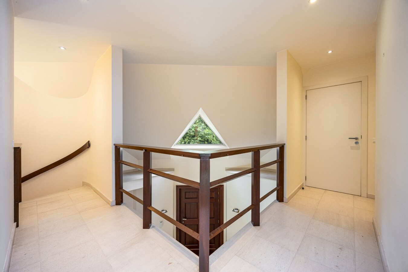 Exclusieve villa met gelijkvloerse master suite, prachtige tuin en uitzonderlijk wooncomfort 