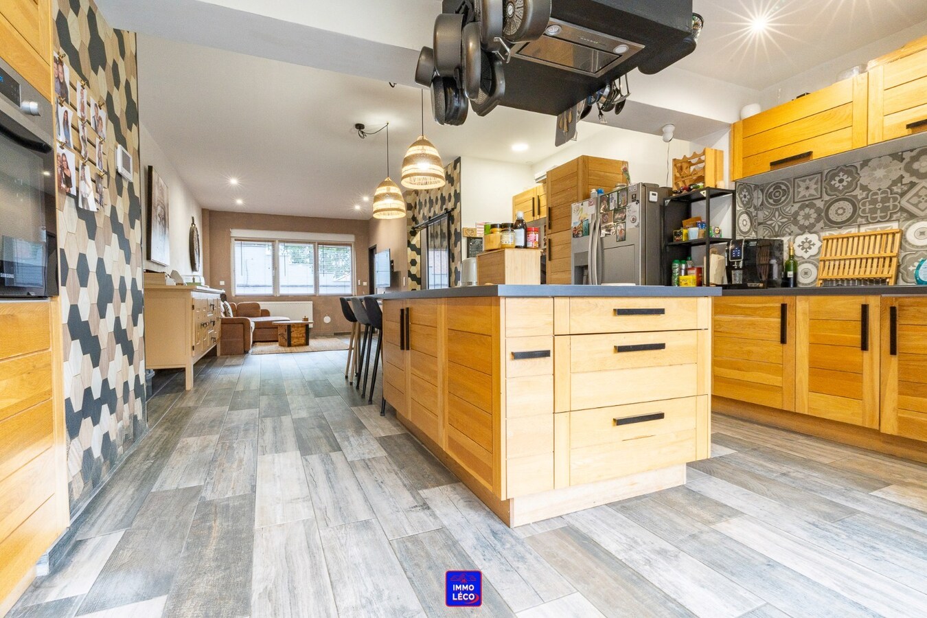 Maison "Bel-Etage" entièrement rénovée avec garage et grand jardin. COUP DE COEUR ! 