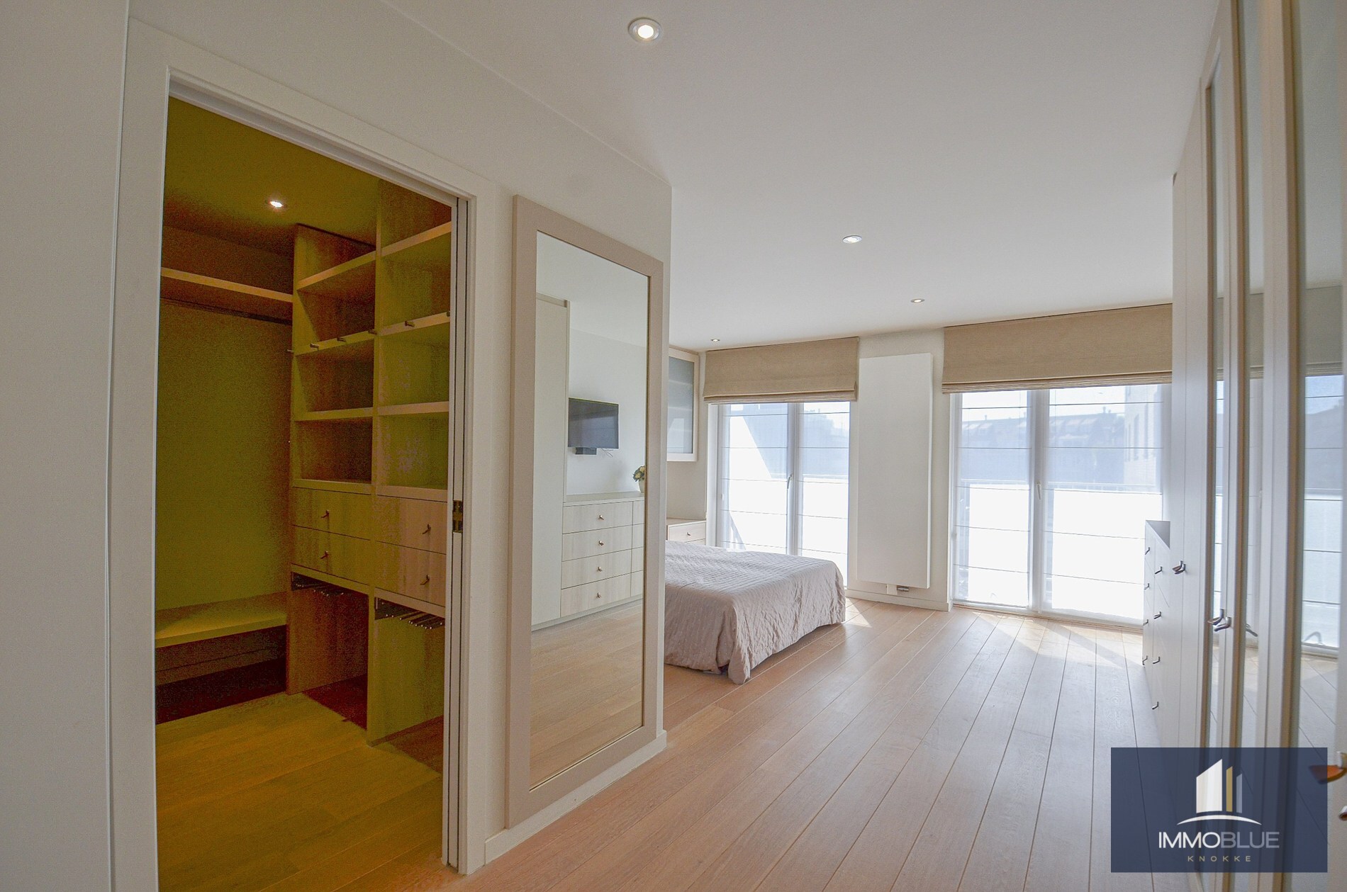 Topaanbieding – Uitzonderlijk ruim appartement gelegen in een stijlvolle residentie. 