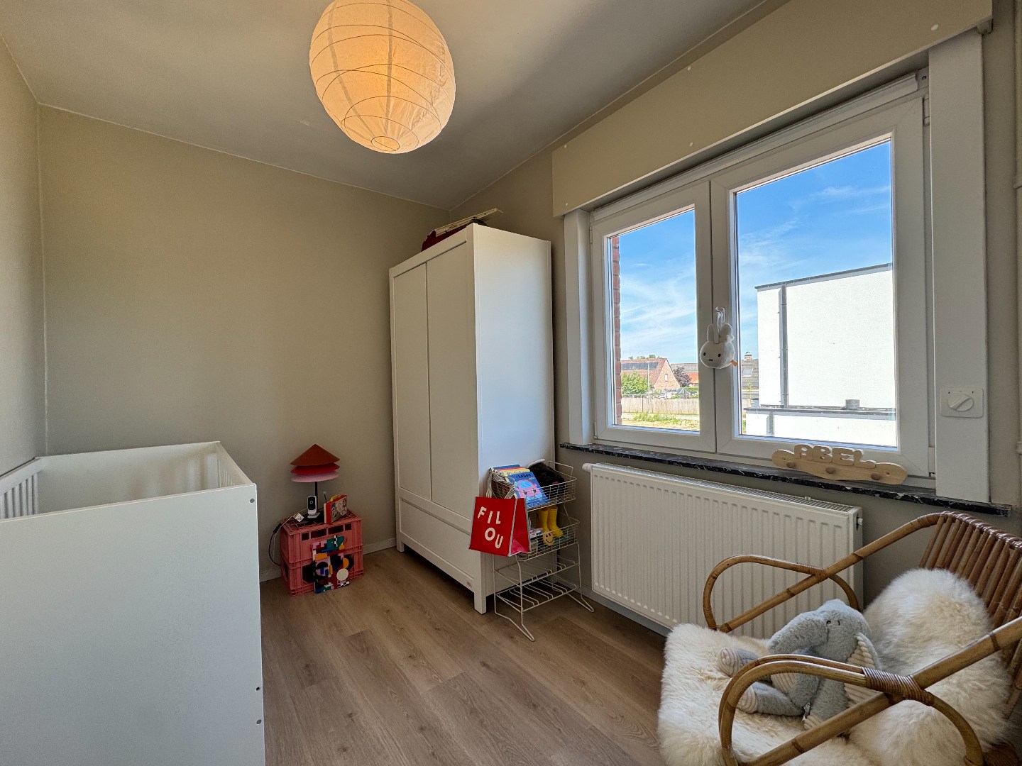 Gerenoveerde halfopen woning met 3 slaapkamers, tuin en carport 