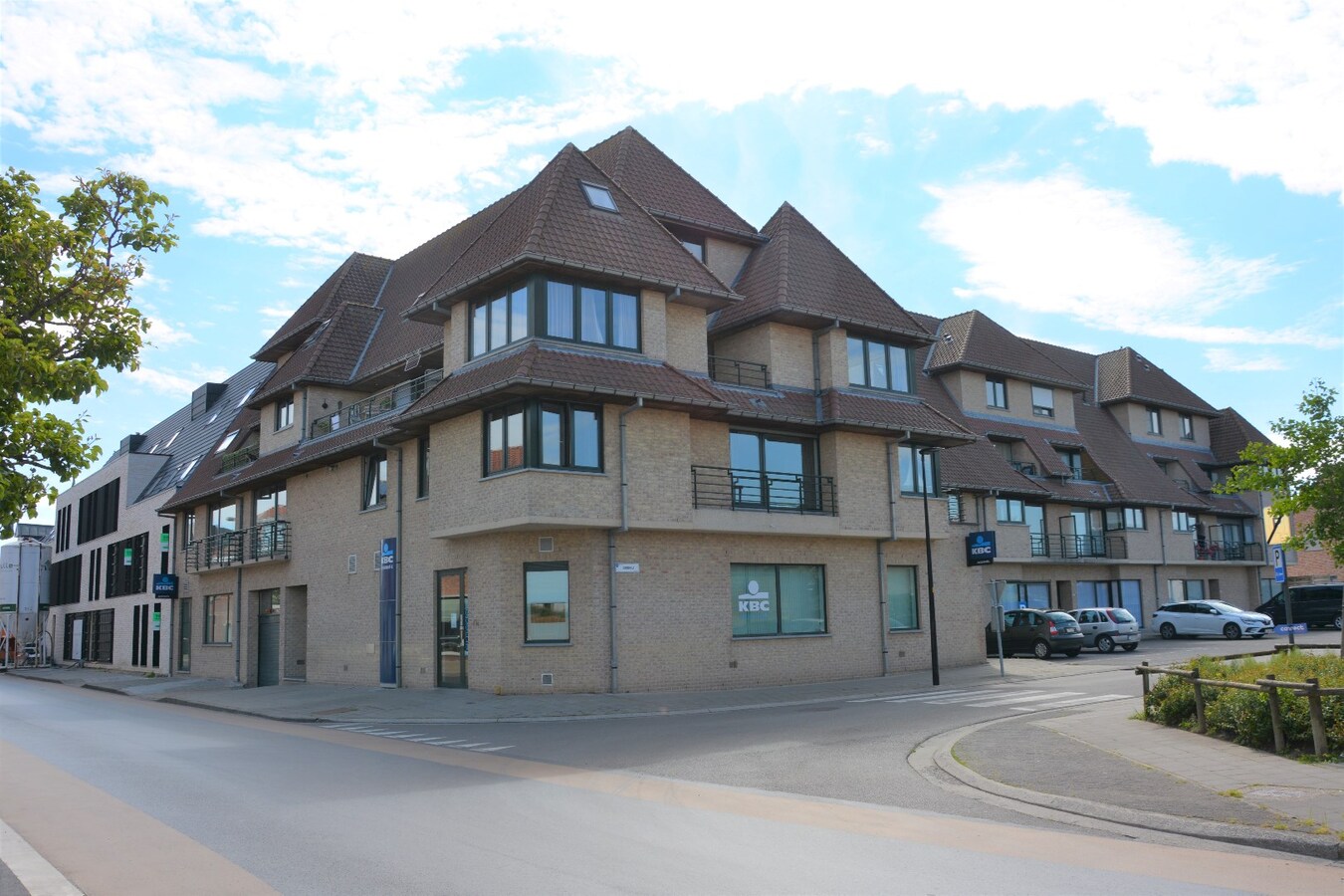 Lichtrijk duplex-appartement met garage in het centrum 