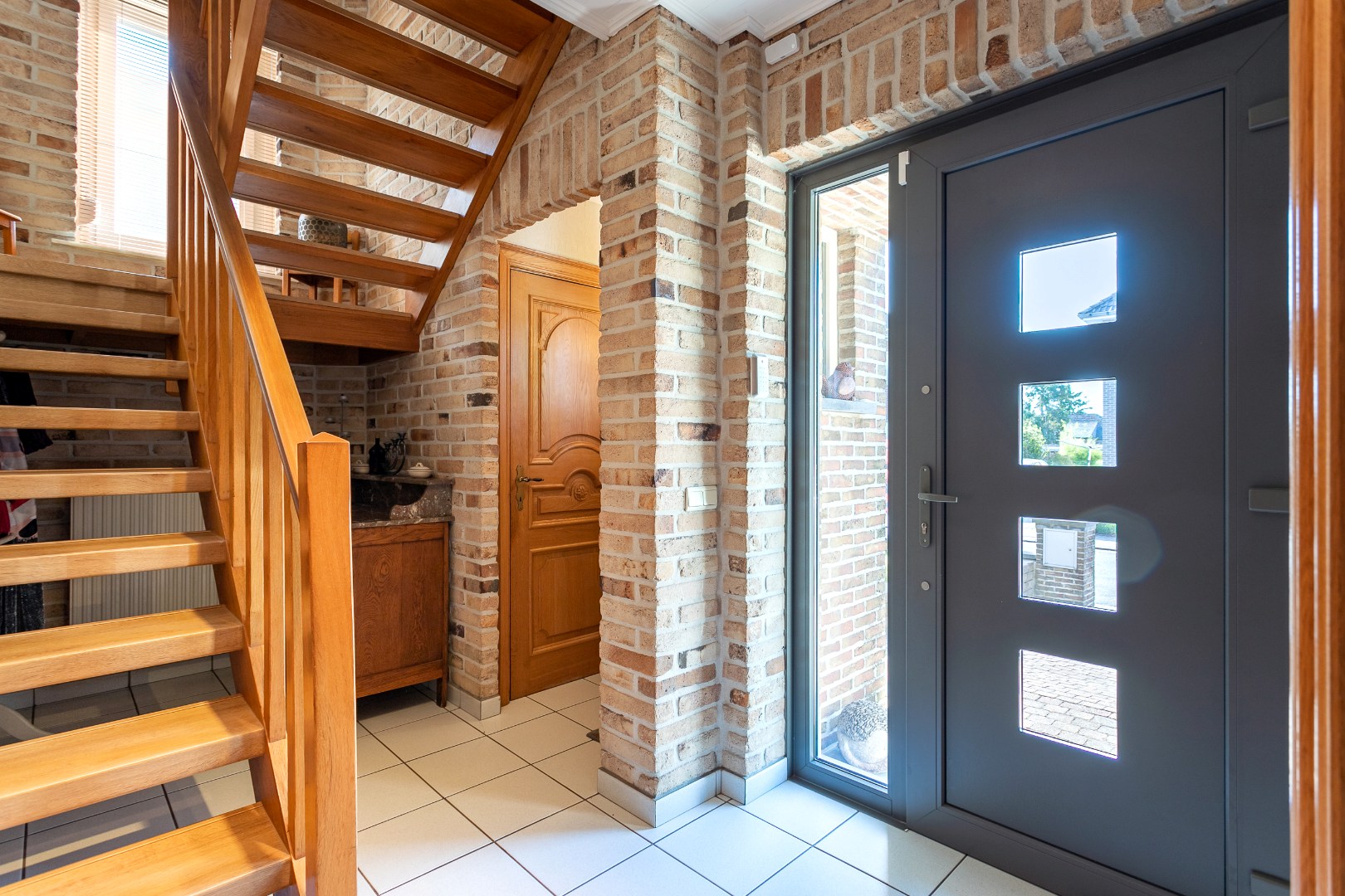 Instapklare gezinswoning met 3 slpk. en ruime tuin 