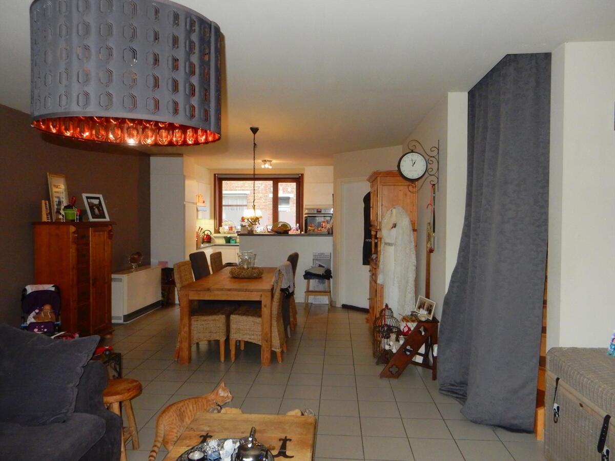 Gezellige rijwoning met tuin en een dubbele garage 