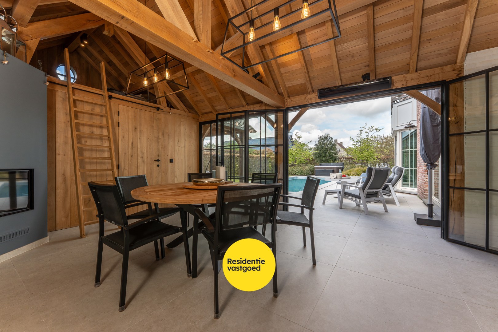 Exclusieve villa met zwembad en poolhouse in de nieuwe St-Annawijk te Sint-Andries 