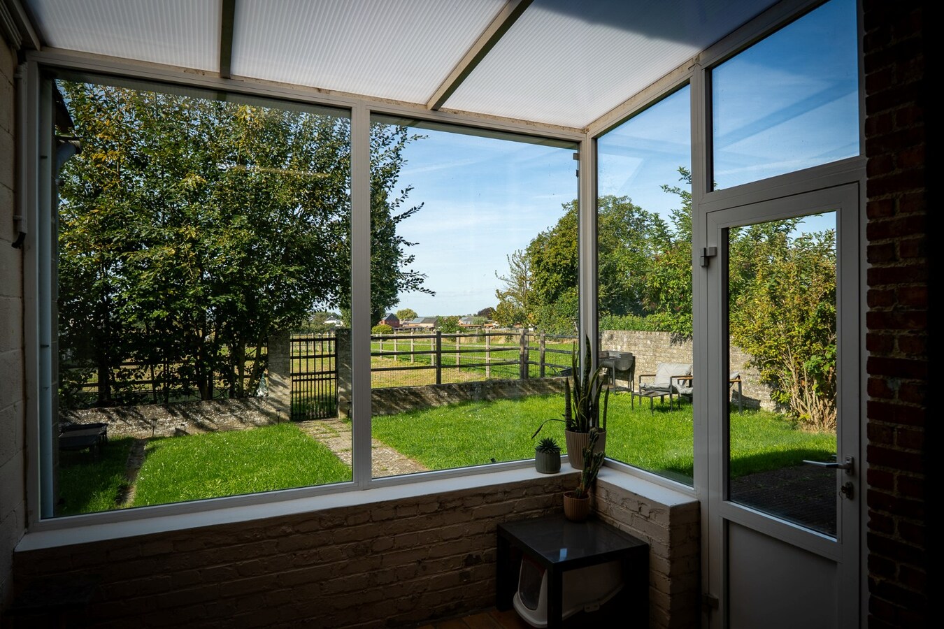 Renovated property with drained track and pasture on approximately 16 ares in Mielen-boven-Aalst. 
