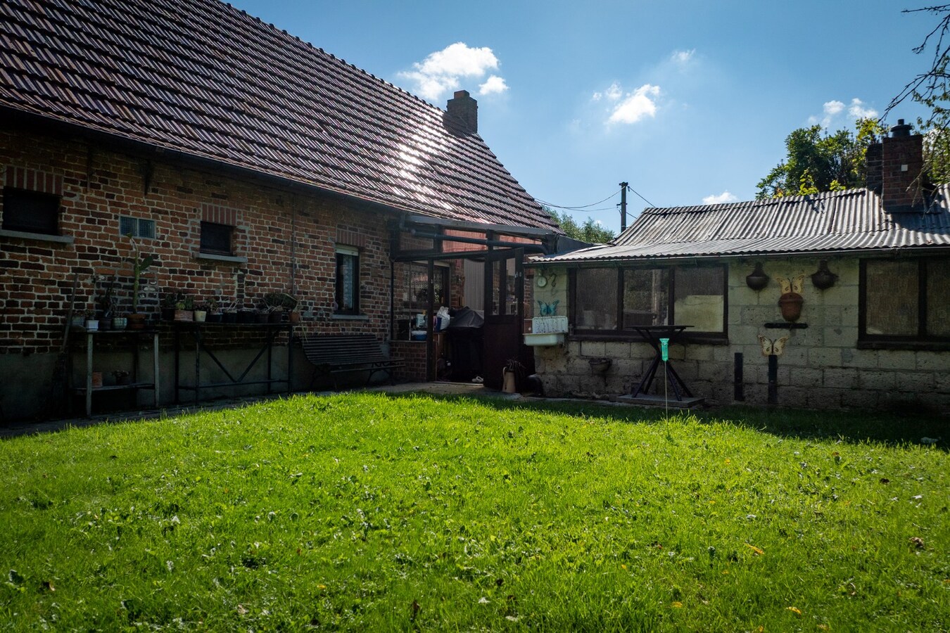 Renovated farmhouse with pasture on approximately 2 hectares in Veldegem. 