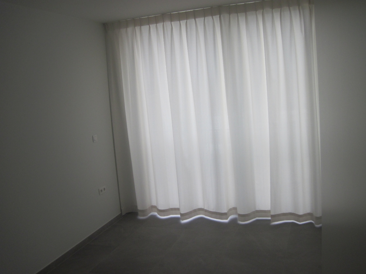 Penthouse-appartement met ruim terras. Geen vaste kosten. 