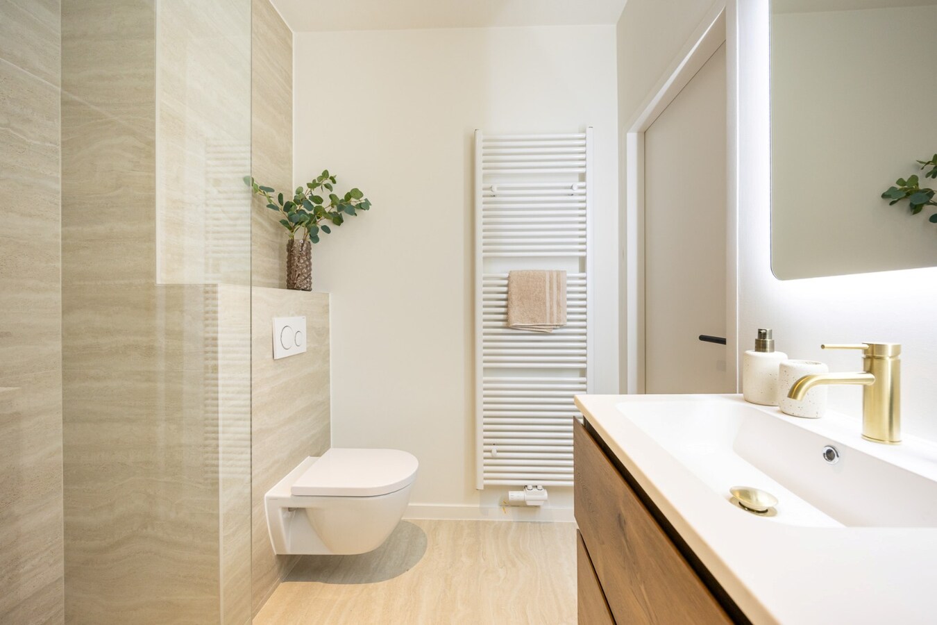 Volledig gerenoveerde HOB op een toplocatie te Brasschaat! 