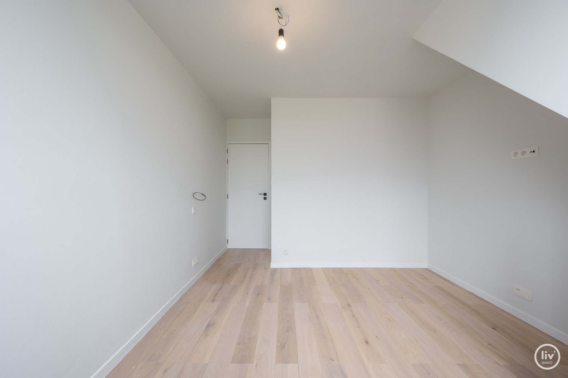 Nieuwbouw duplex in volledig gerenoveerd gebouw van 2021, centraal gelegen nabij Duinenwater, waardoor alle winkels en openbaar vervoer bereikbaar zijn op wandelafstand. 