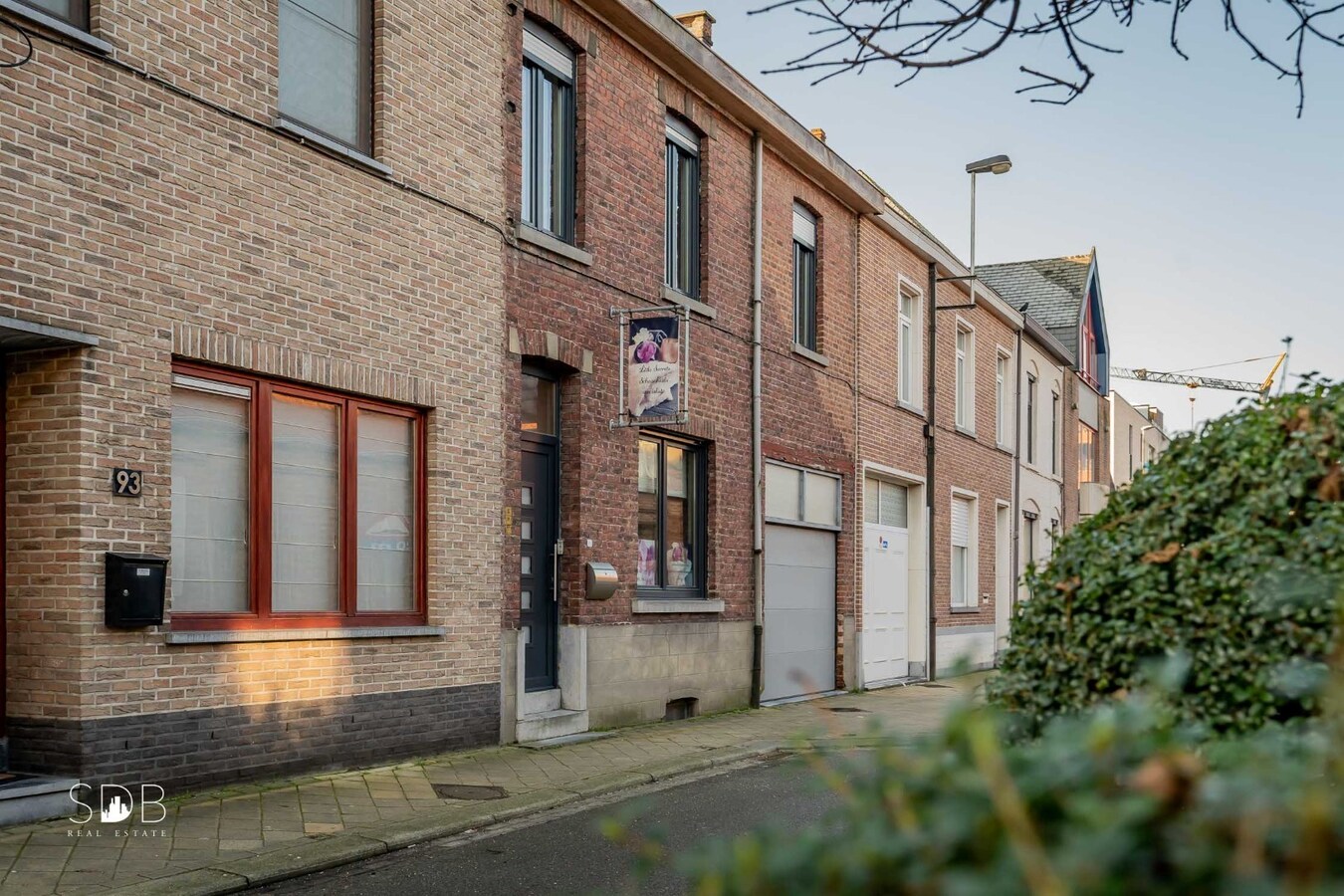 Hedendaagse gesloten bebouwing 