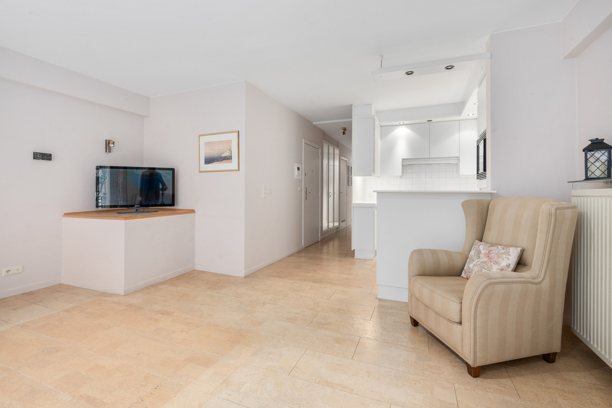 Appartement de 2 pièces bien situé au centre, du côté ensoleillé de la Lippenslaan, à distance de marche de la place Van Bunnen. 