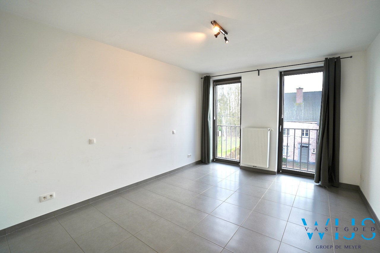 Prachtig appartement MET GARAGE in het rustige landelijke OOSTEEKLO ! 