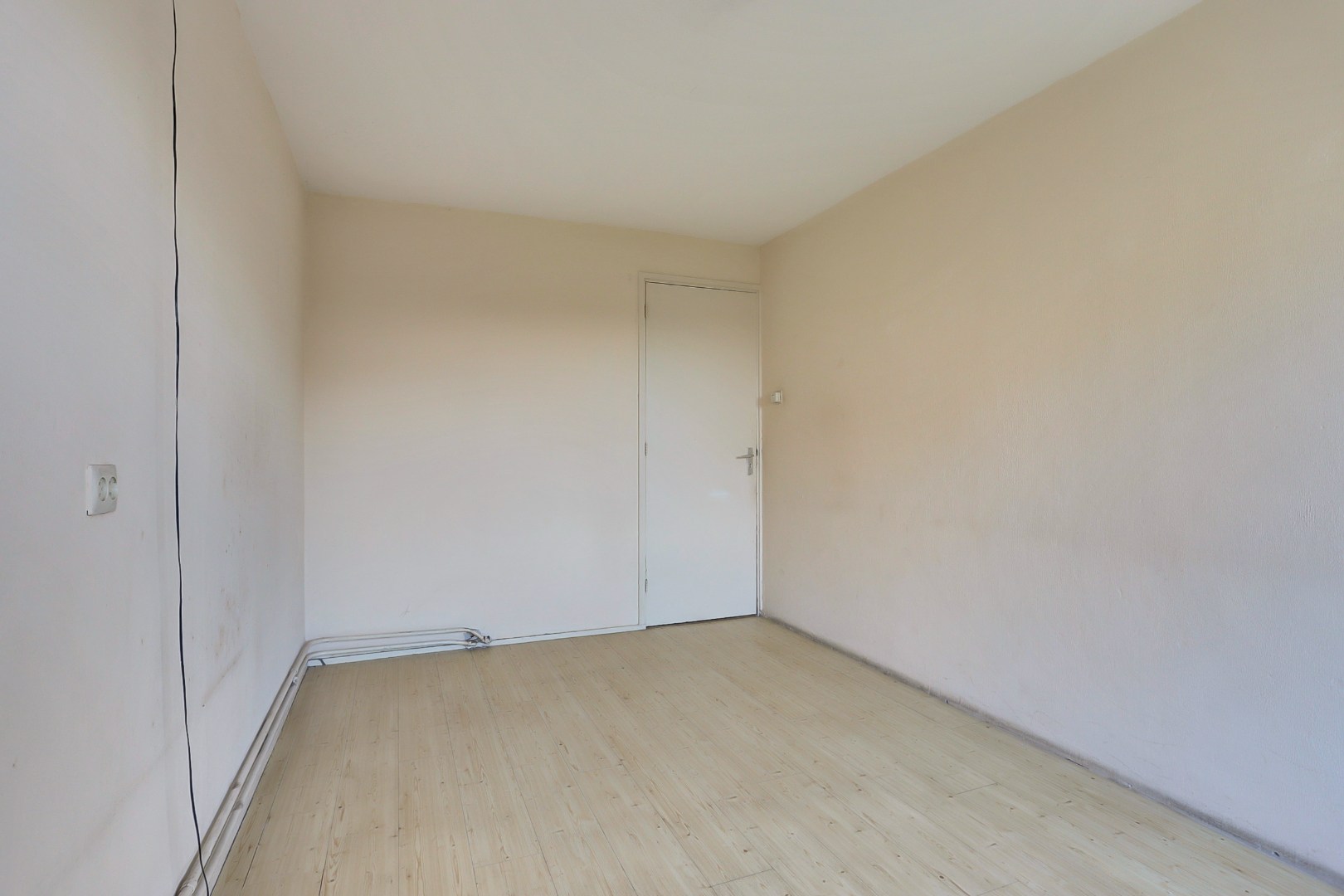 Ruime 4-kamer maisonnette op het Kreekplein, met balkon op het westen, berging in de onderbouw en gelegen op eigen grond. 