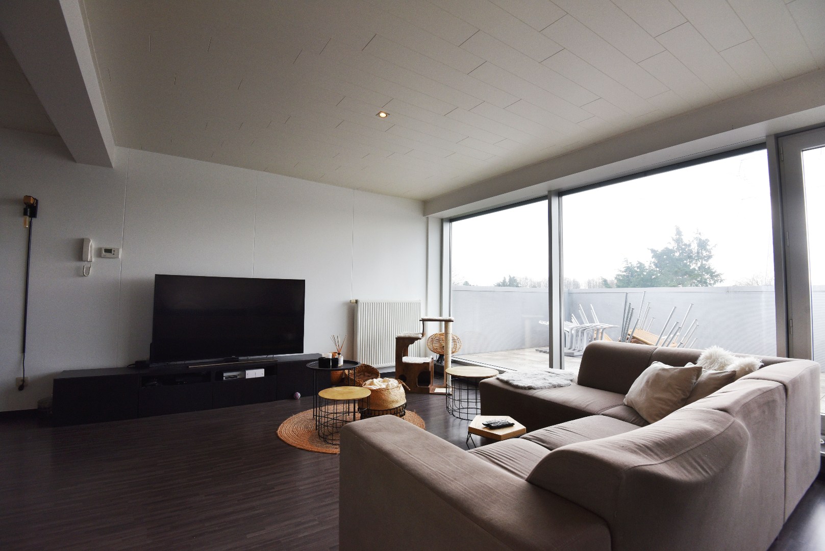 Ruim appartement, 2 slpks en terras te Eeklo 