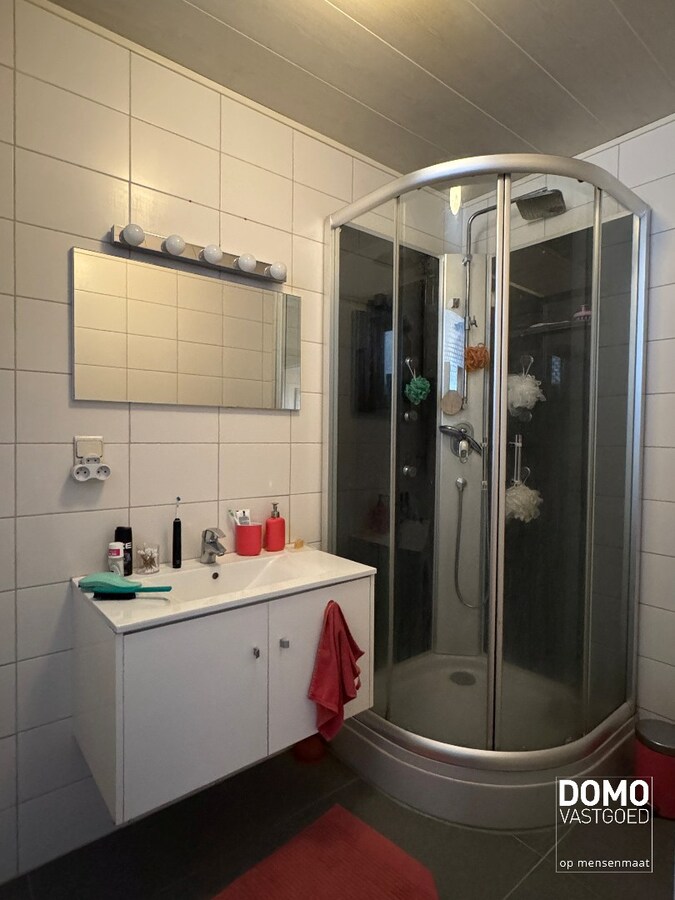 RUIM APPARTEMENT MET 2 SLAAPKAMERS IN HET CENTRUM VAN BERINGEN 