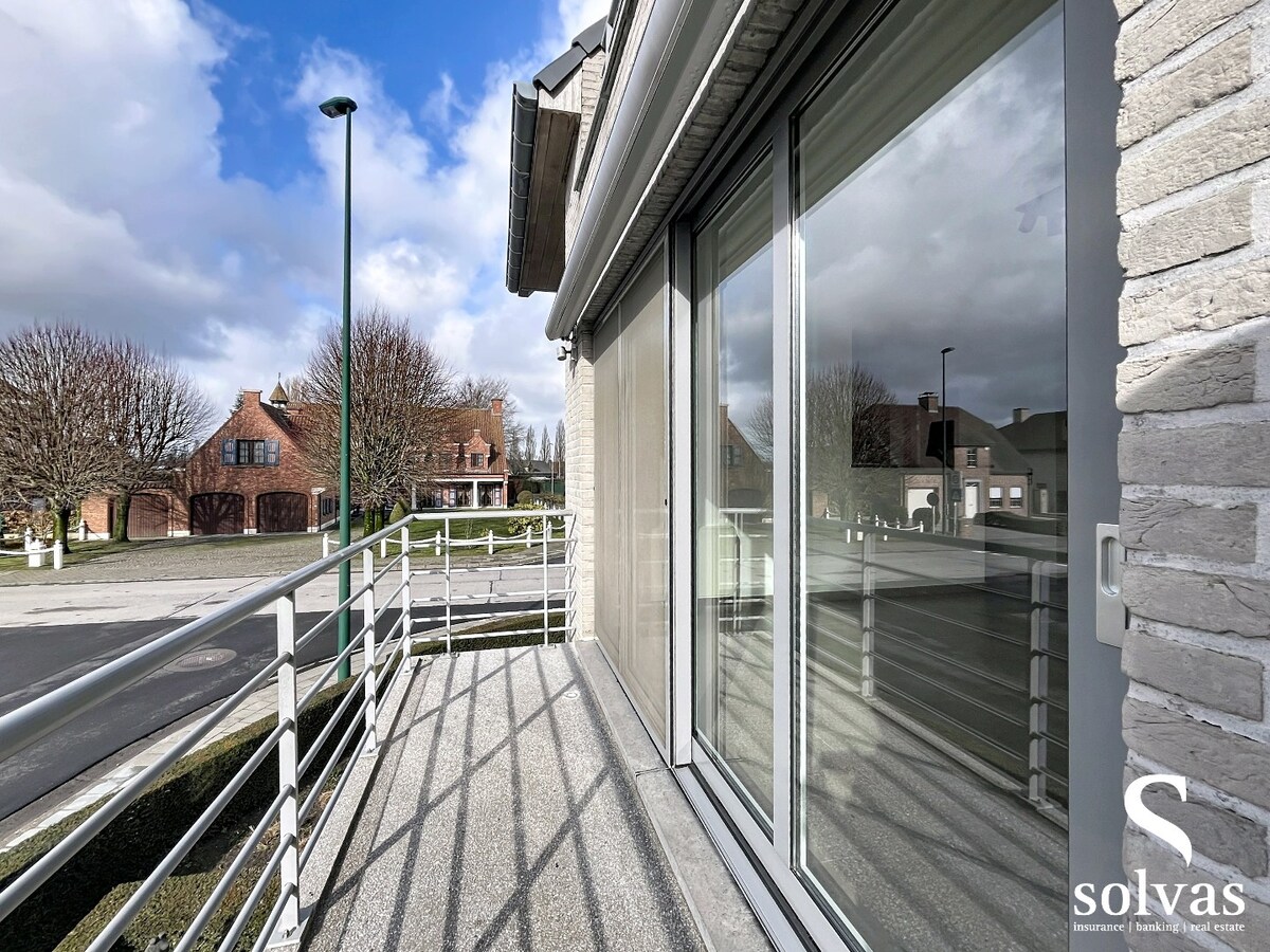 Ruim prachtig appartement met terras, garage en 2 slaapkamers &amp; dressing in Aalter - 125.00m² bewoonbare oppervlakte 