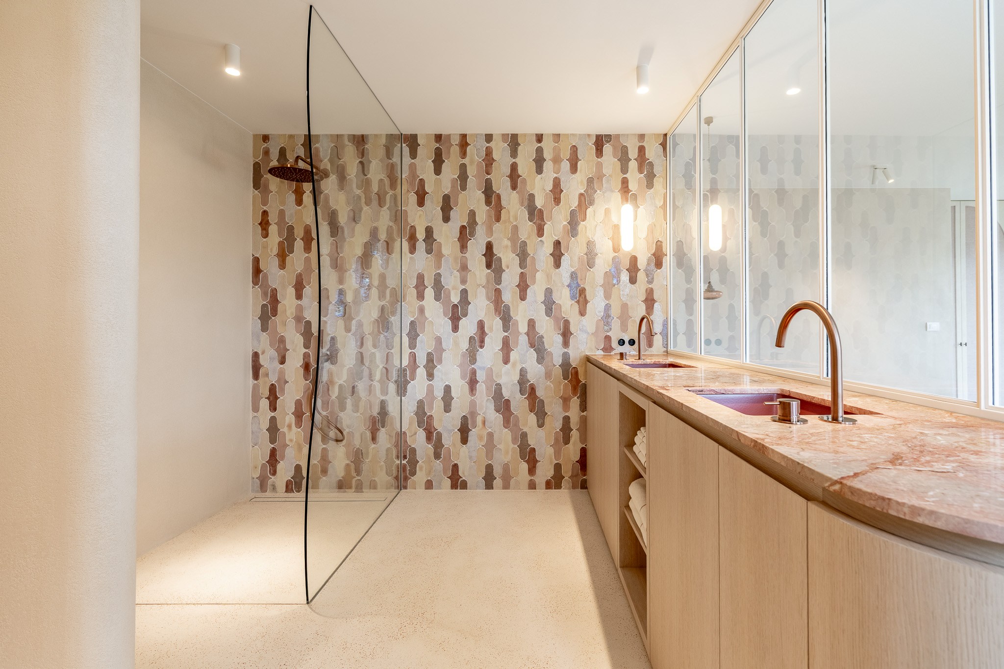 Prachtig gerenoveerde  halfopen woning op topligging nabij centrum, zee en strand 