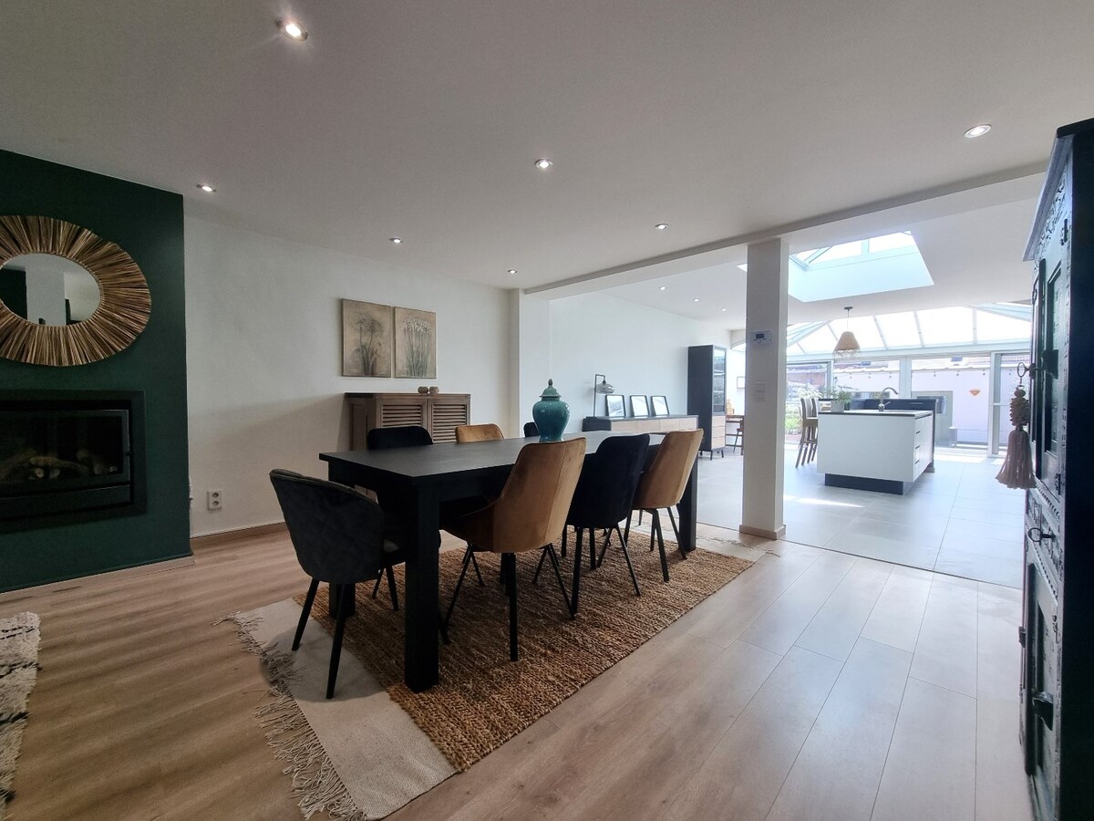 Verrassend mooie gezinswoning met tuin en dubbele garage - Zeebrugge 