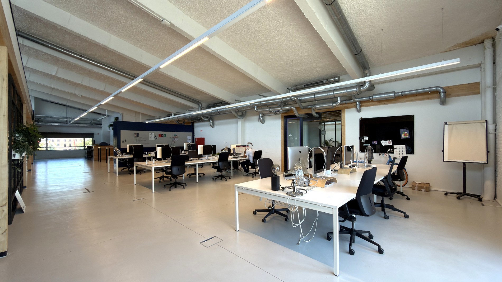 Gerenoveerde loftkantoren te huur in Hangar 26 in Antwerpen