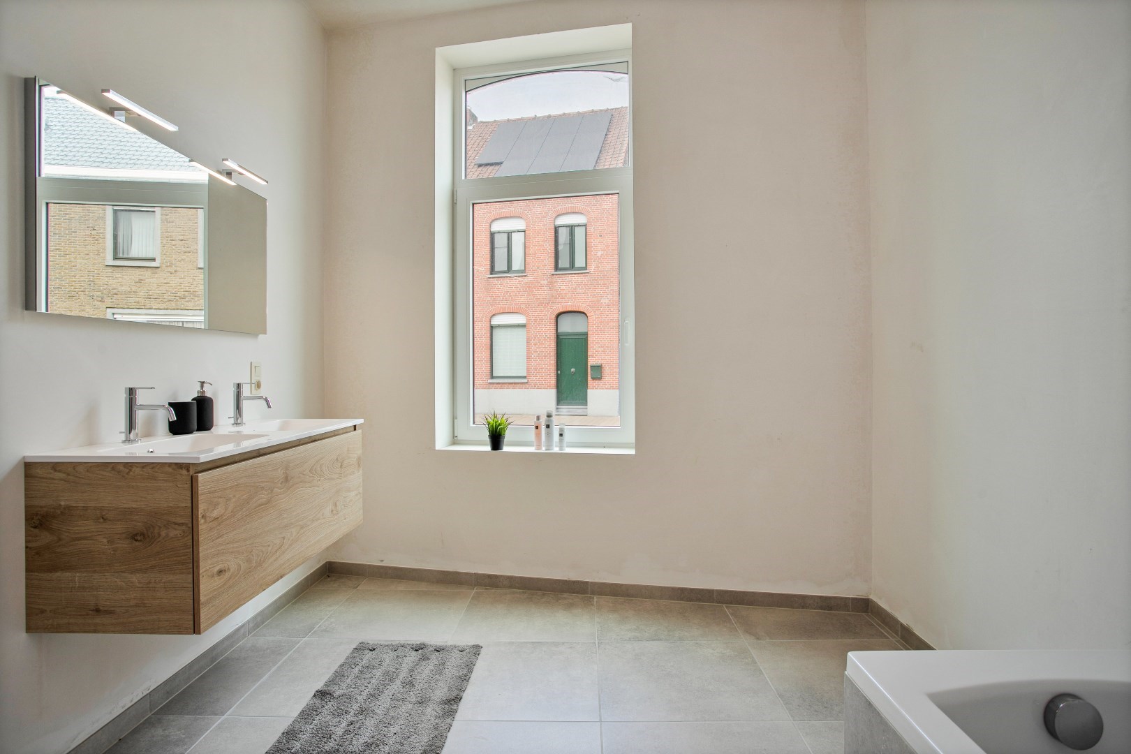 Volledig afgewerkt appartement met 2 slaapkamers en terras. 