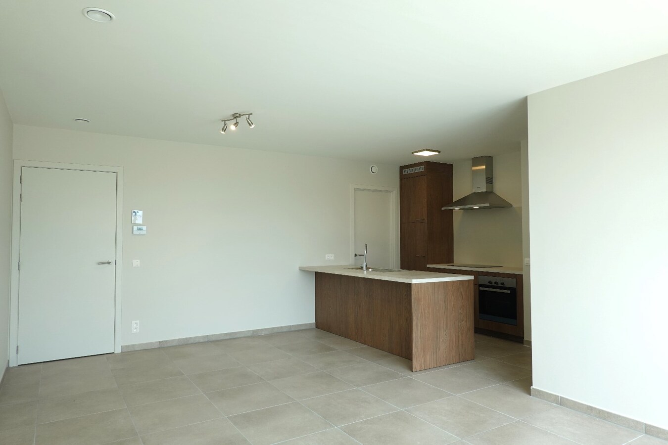 Instapklaar nieuwbouwappartement met 2 slaapkamers en ruim terras in centrum Jabbeke 