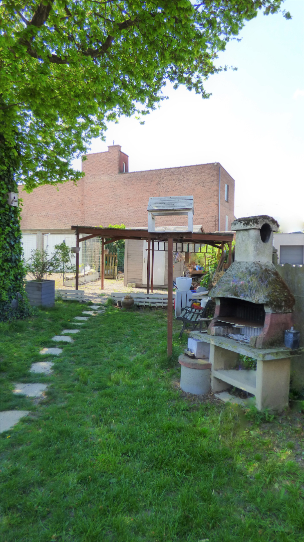 Aantrekkelijke en karaktervolle gezinswoning in het centrum van Zwevegem. 