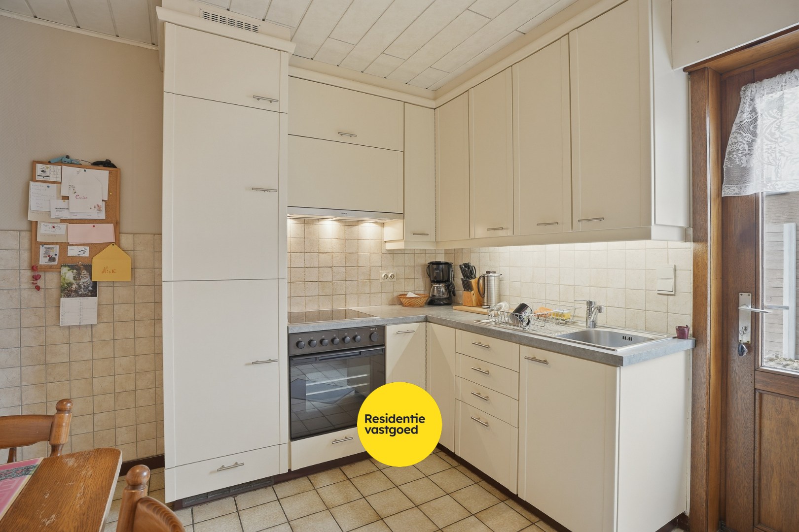 Alleenstaande bungalow met garage en tuin  op 684 m² 