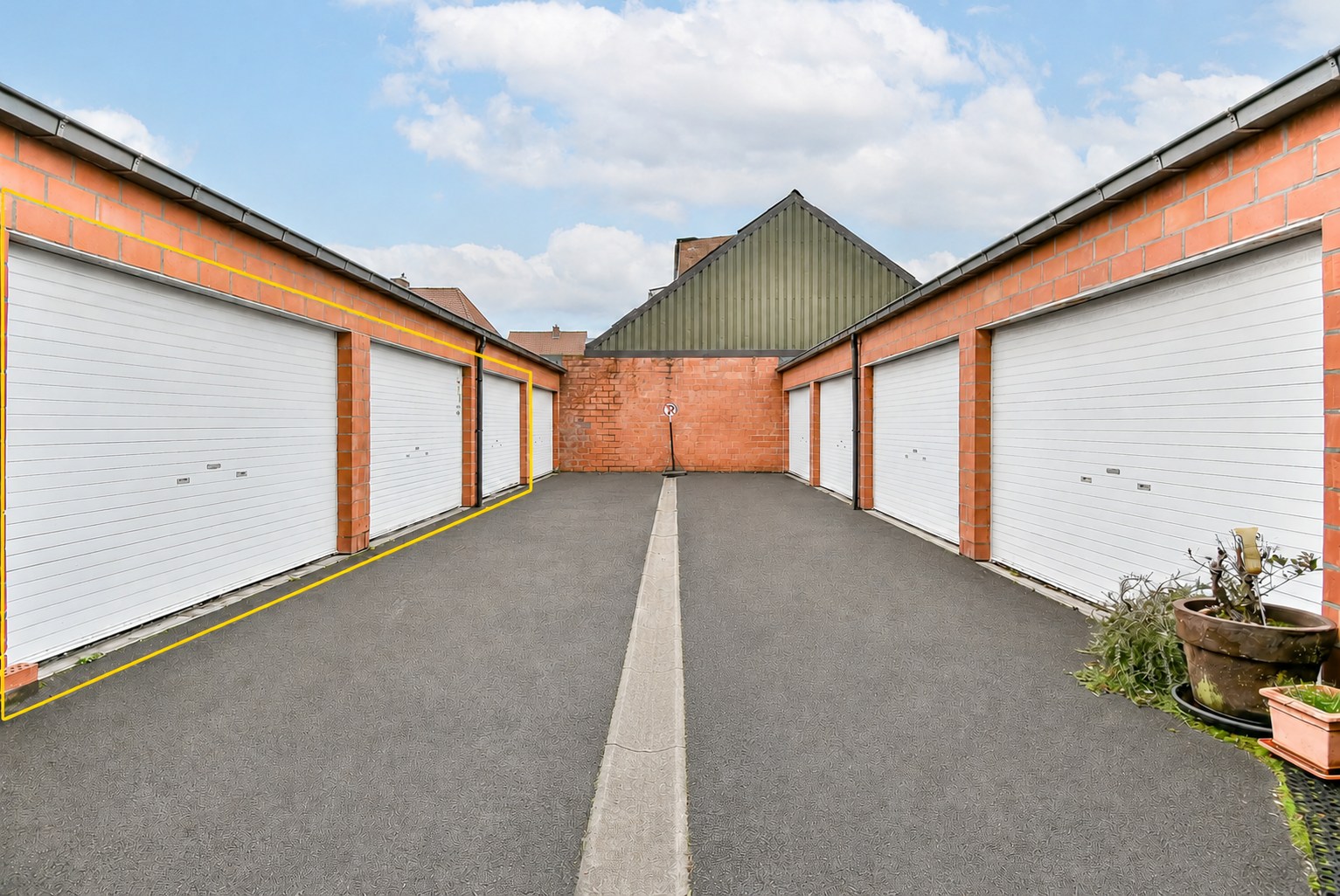 Instapklaar appartement met twee slaapkamers en ruim zonneterras van 23m² op rustige ligging te Gistel 