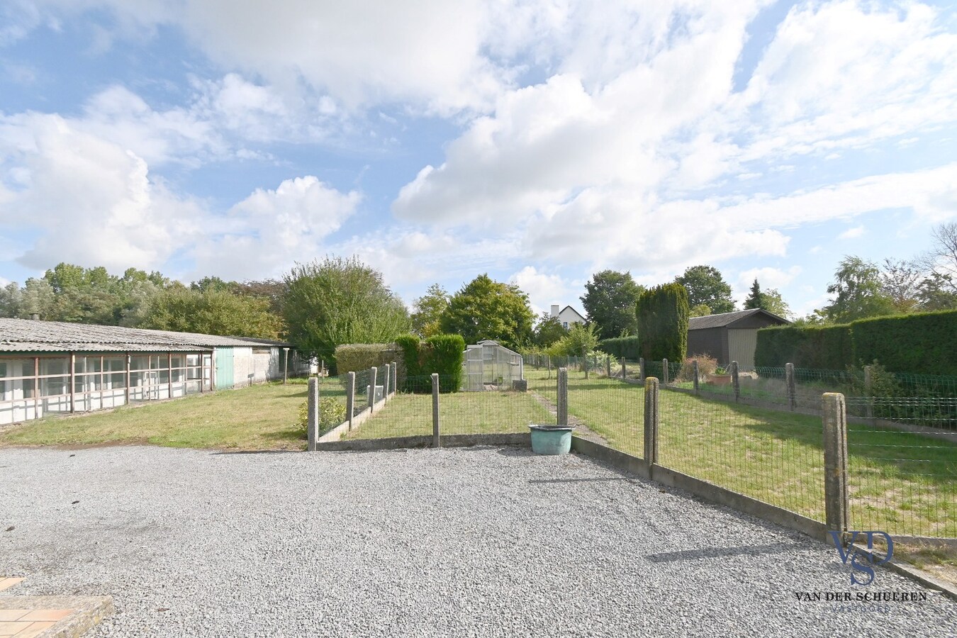 Te renoveren bungalow op een perceel van ca. 2.840 m² 