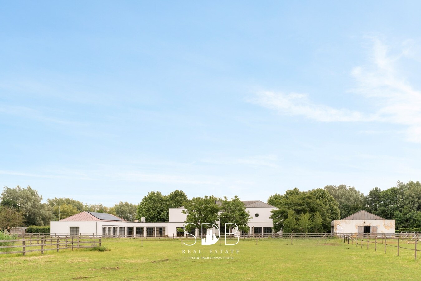 Prachtige villa met hippische accommodatie en graslanden +/-  23 ha 