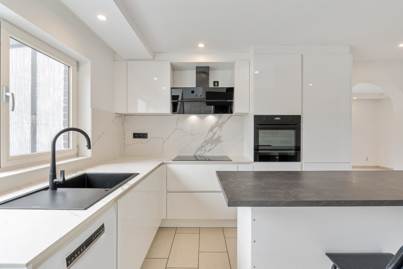 Verrassend ruim triplexappartement - B-label - 4 slpk  en aagename buitenbeleving. 