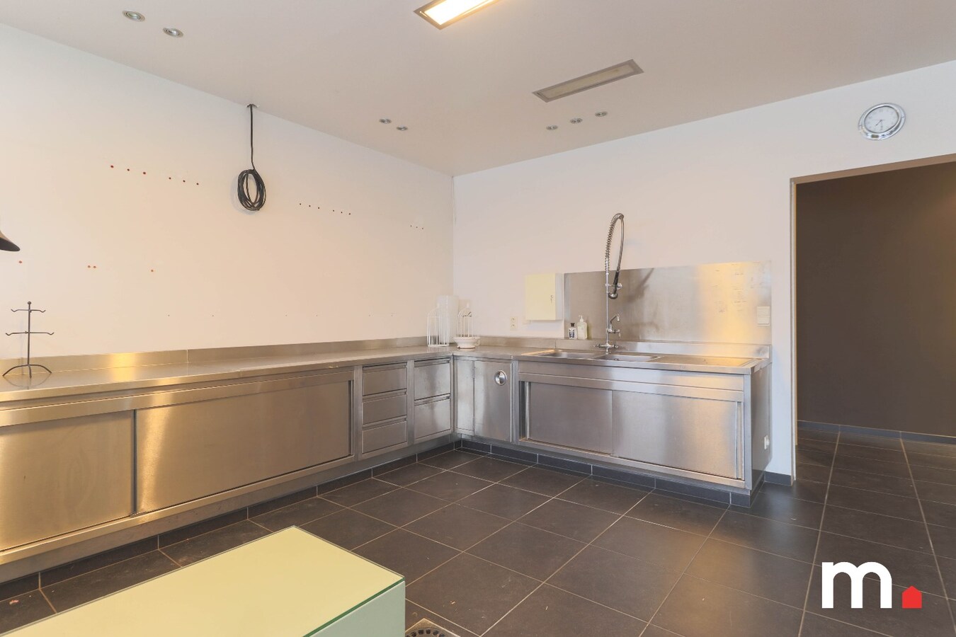 Handelspand met woonst te Heule ! 