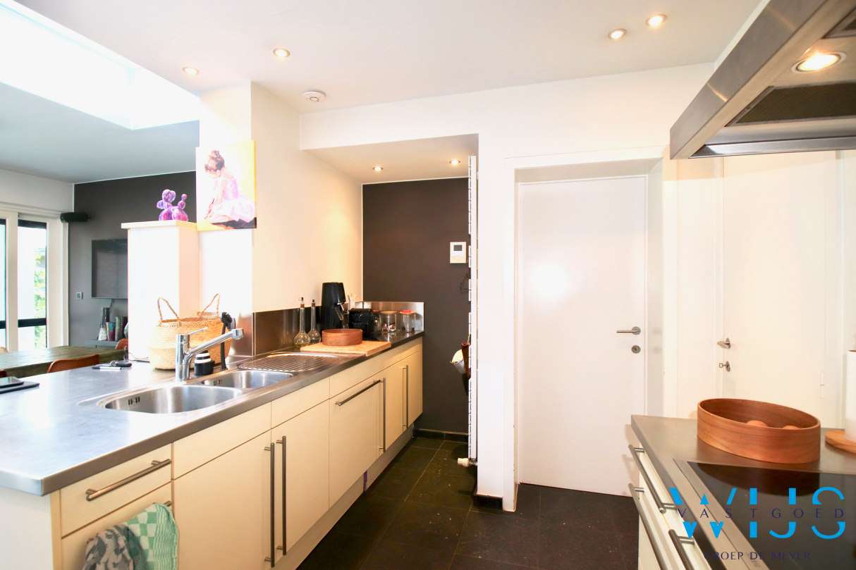 Karaktervol woonhuis met 5 slaapkamers &amp; prachtige tuin te CENTRUM Assenede ! 