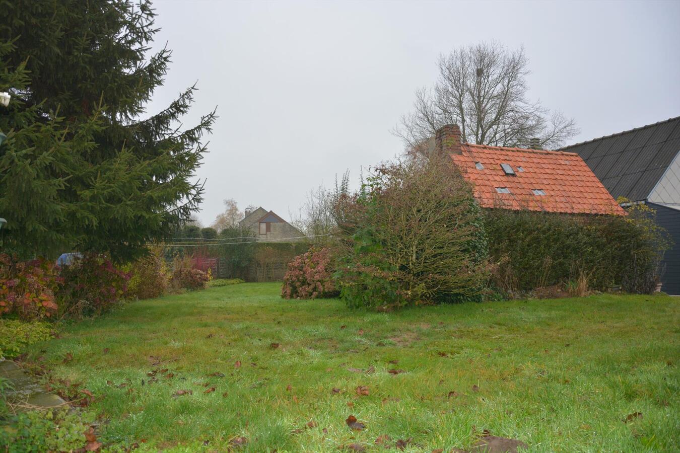 Te renoveren woning met landelijk uitzicht 