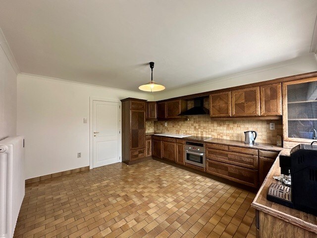 Halfopen woning met 3 slaapkamers, tuin en garage te Neeroeteren. 